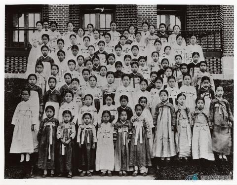이화학당 소학부 졸업생들(1890년대) 썸네일